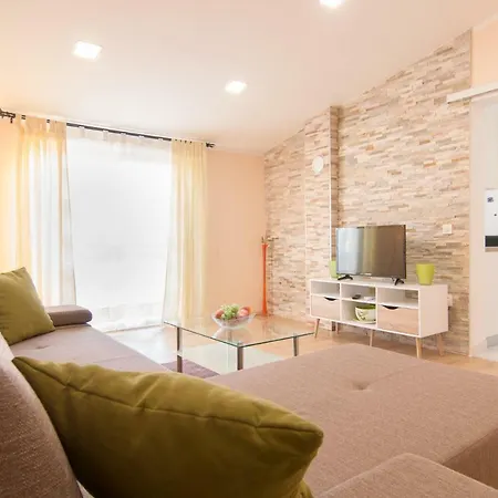 Elma アパート プーラ